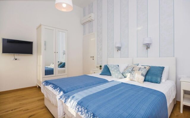 Nice Home in Brsecine With Wifi and 3 Bedrooms