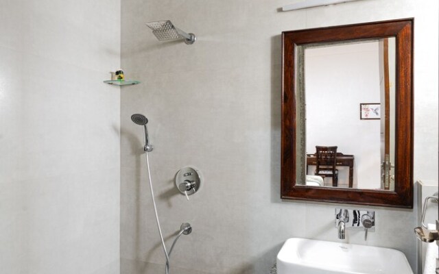 Revaas Hotel