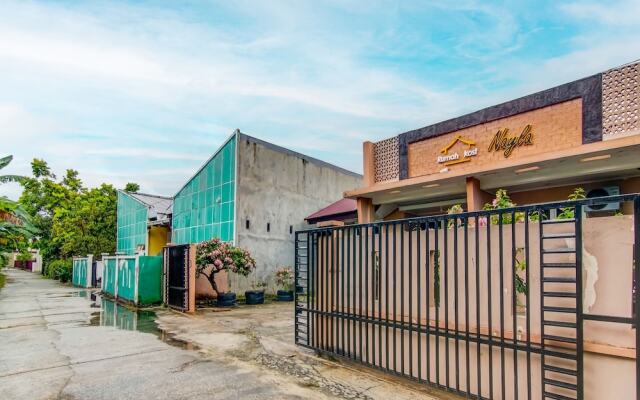 SPOT ON 91875 Nayla Homestay Syariah Near Koro Koro Panam, Karaoke, Pool, & Cafe