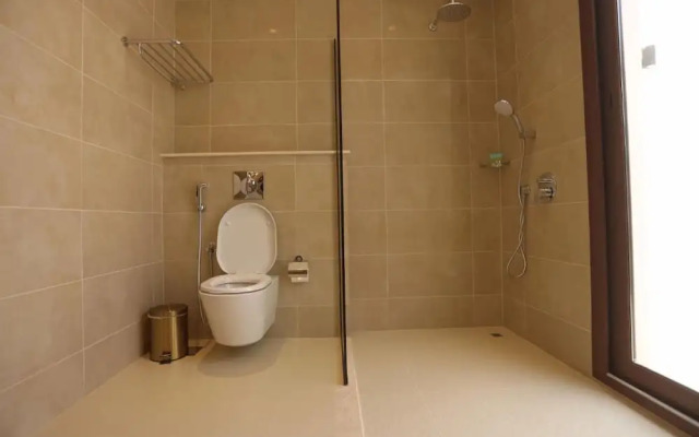 Peaceful 2-bedroom Pool Escape