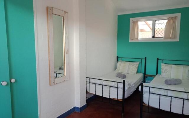 Ozzie Pozzie Backpackers