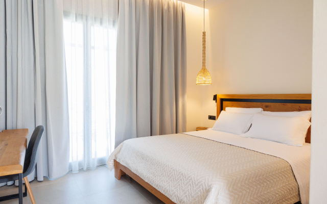 Kouros Blanc Resort & Suites