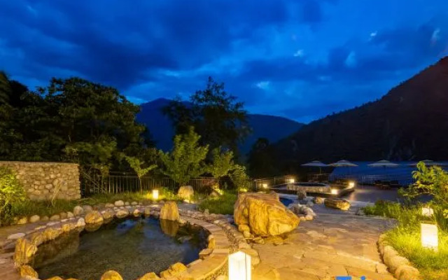 Shanshuijian Hot Spring Hotel (Hailuogou Glacier Forest Park)