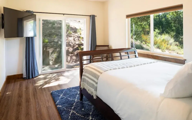 Emerson by AvantStay | Secluded Home - 125 Acres w/ Hiking, Hot Tub & Patio