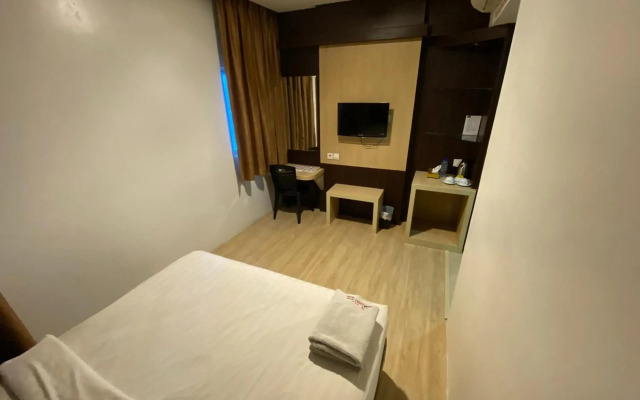 RedDoorz Premium near Grand Batam Mall