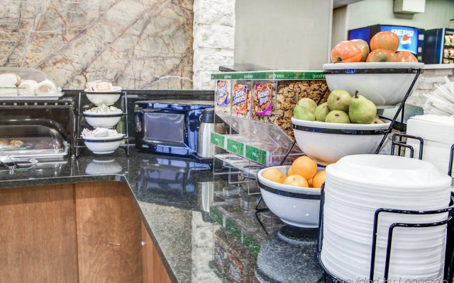 Comfort Inn Metro Airport