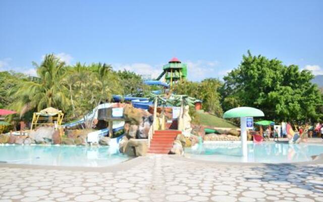 Valle Dorado Resort & Parque Acuático