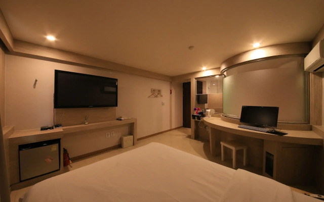 Hotel M Story