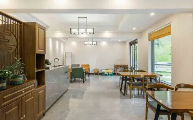 Jixi Xiaoyuan Homestay (Anji Longwangshan Drifting Store)