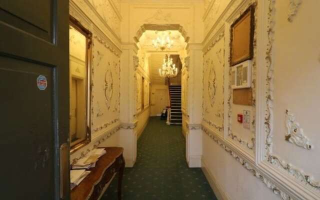 HFS Studio Next To Hydepark L16