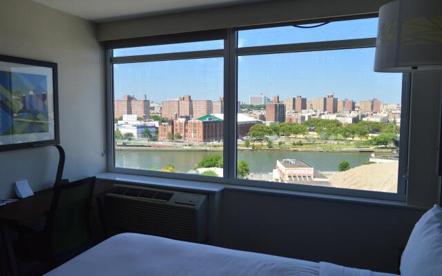 Holiday Inn Express Bronx NYC - Stadium Area