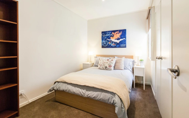 NAOMI, 2BDR South Melbourne Apartment