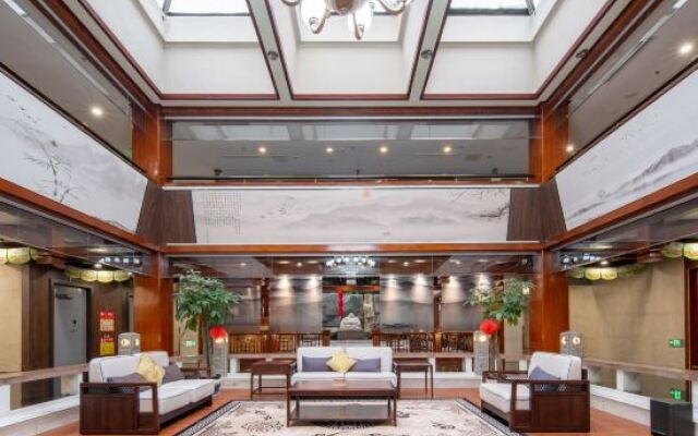 Taibai Restaurant Boutique Garden Hotel (West to Jining North Bus Station)