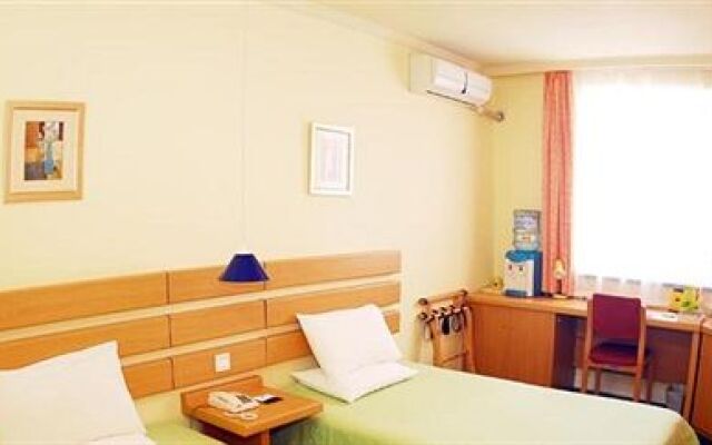 Home Inn East Railway Station - Kunming