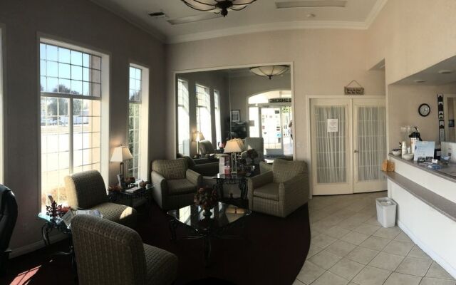 Travelodge by Wyndham Redding CA