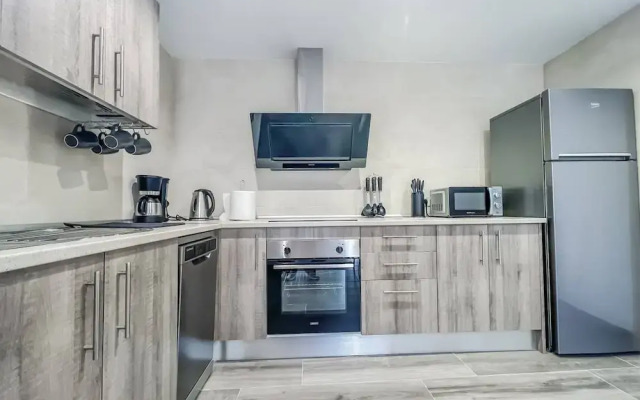 Modern Two Bedroom Apartment With Pool
