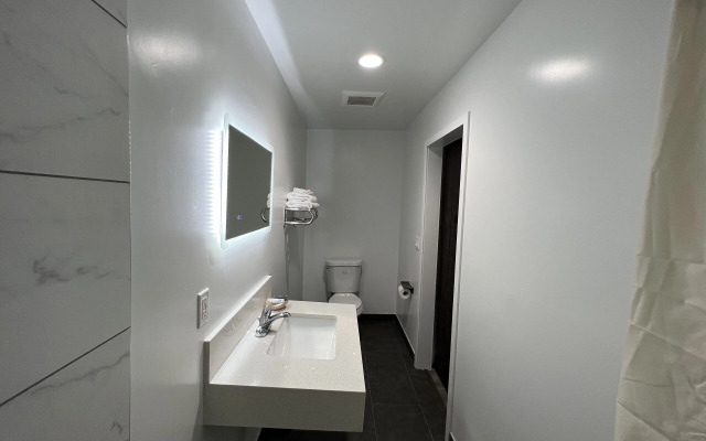 ERTH INN by AGA Bell Gardens