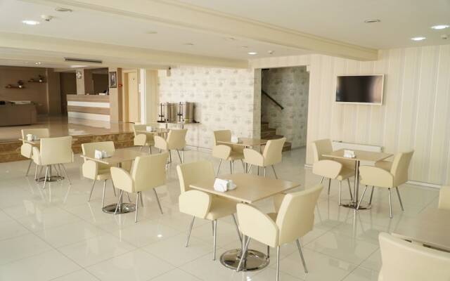 Cinas Hotel