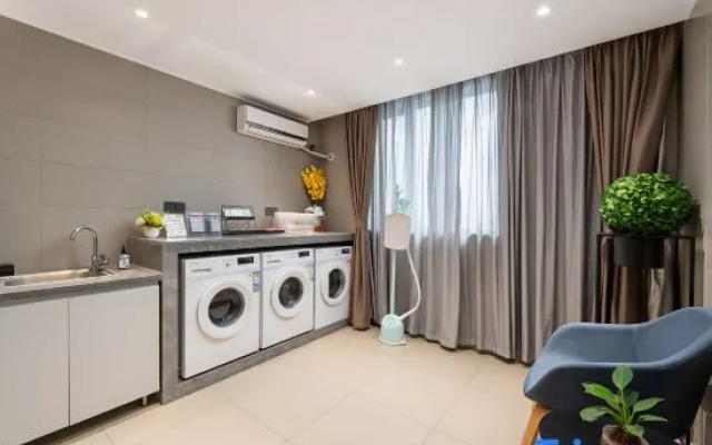 Homeinn Selected Hotel (Huzhou Aishan Yintai City Yishang Street)