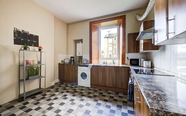 Perfectly Situated Glasgow 2 Bed Apartment