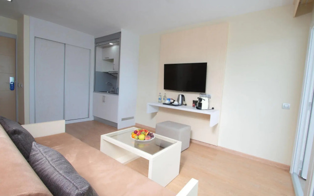 HL Suites Nardos - Only Adults