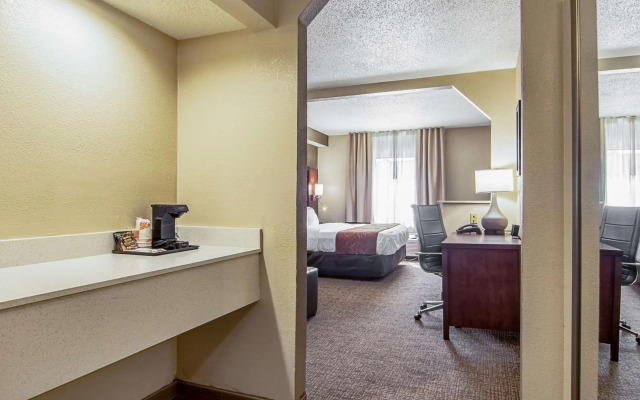 Comfort Suites Knoxville Airport