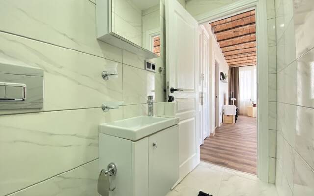 Flat w City View Near Galata Tower in Istiklal Ave