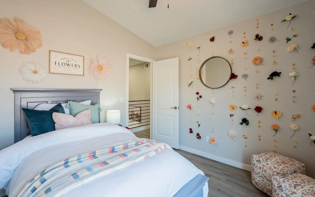 Dos Palmas - Gilbert Poolside Retreat