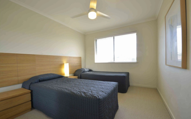 Ivory Palms Resort – Guest Rooms – Diddillibah