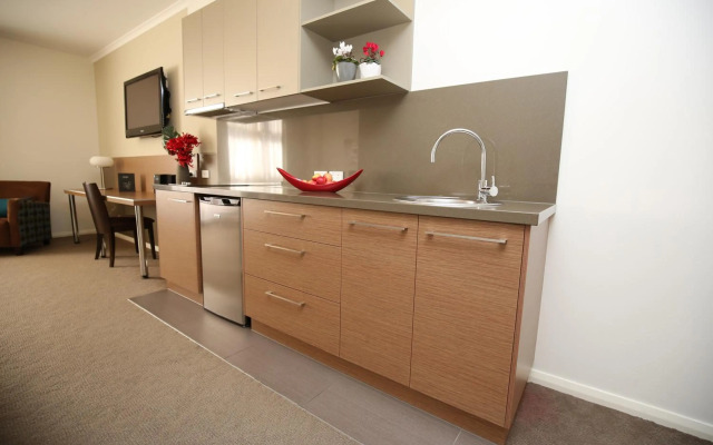 Indulge Apartments - Ontario