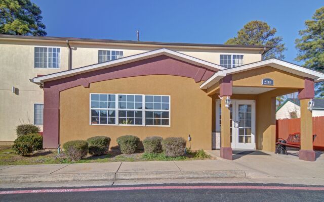 HomeTown Inn & Suites