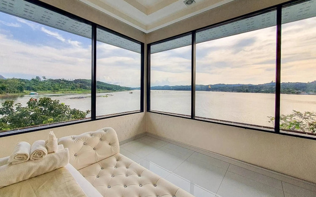 Phornpailin Riverside Resort