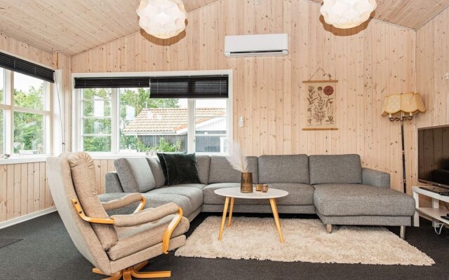 Vibrant Holiday Home in Juelsminde near Sea