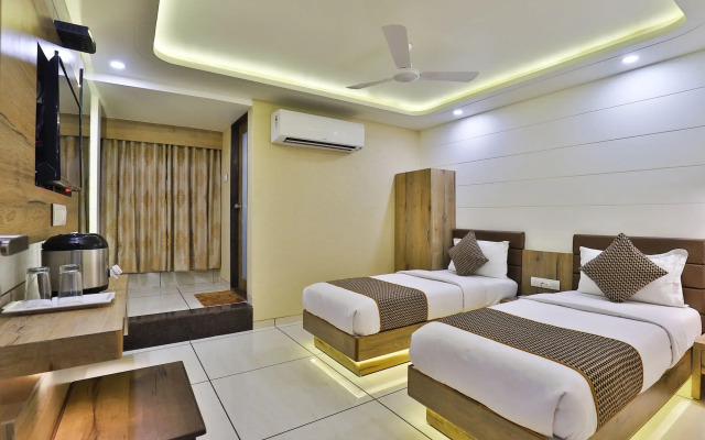 OYO 15453 Hotel Pearl