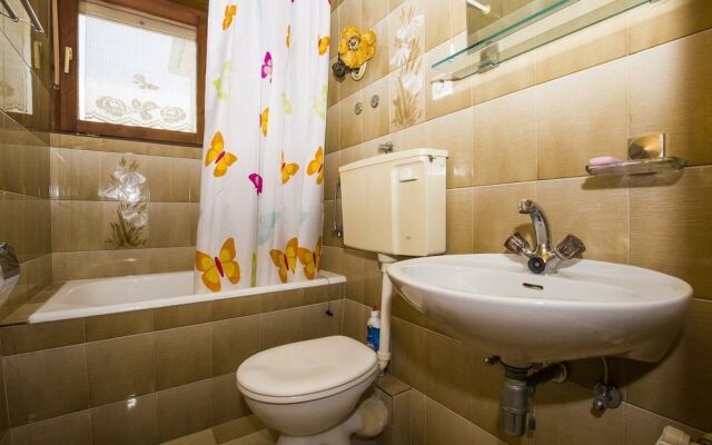 Apartments and Rooms Krstinić