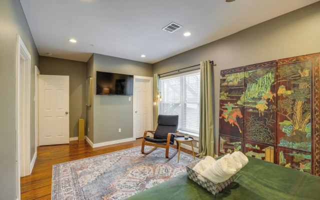 Pet-friendly Houston Apartment: Walk to Midtown!