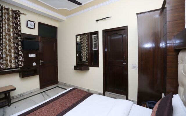 OYO 6124 Lord Krishna Dx Inn