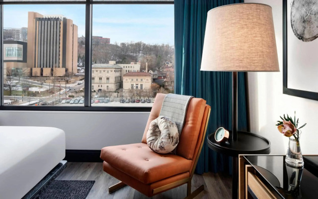 The Oaklander Hotel, Autograph Collection