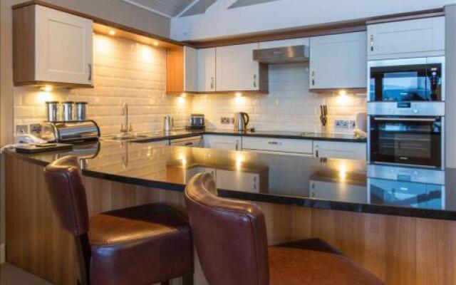 Cameron House Detached Lodge L120