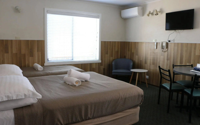 Hobart Tower Motel