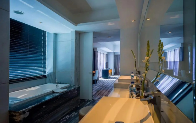 Artotel TS Suites Surabaya