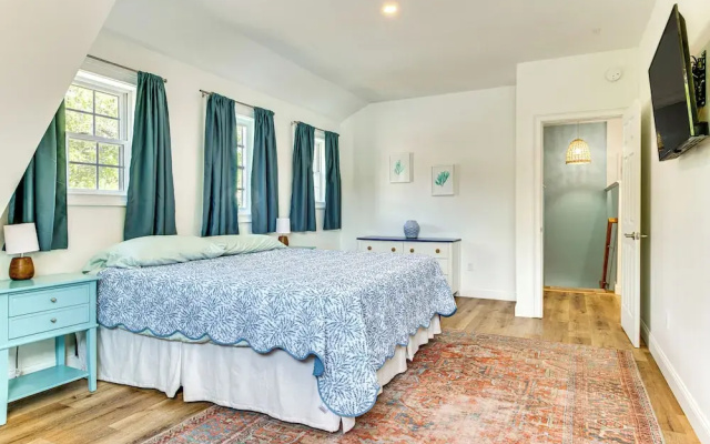 Downtown Ogunquit Home: 1 Mi to Beach!