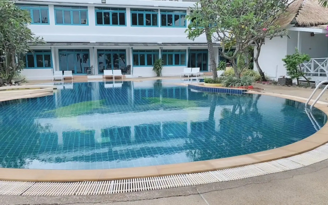 Sand Sea Beach Resort