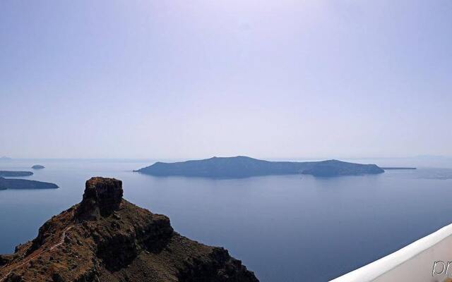 Tholos Resort Hotel