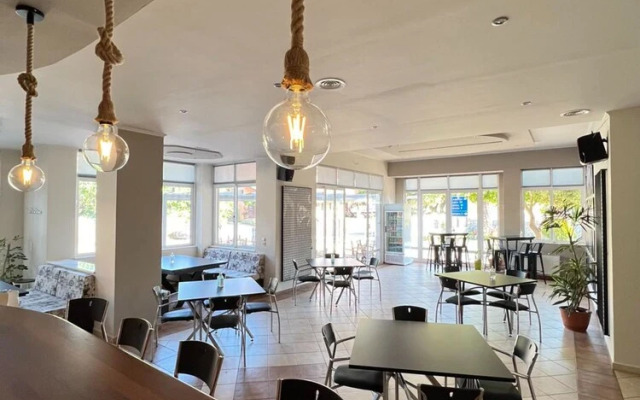 Avenue Hotel