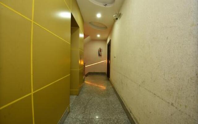 OYO 8950 Hotel Jhankar