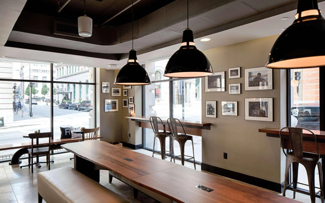 Hotel RL Baltimore Inner Harbor