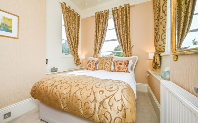 Muntham Apartment 4