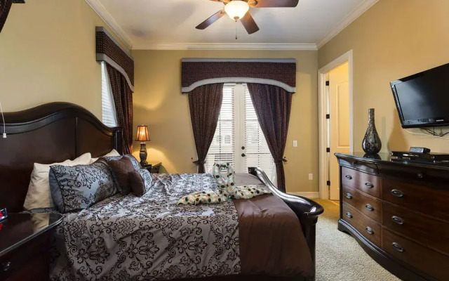 Panoramic Golf Course Views 5 Br home by RedAwning