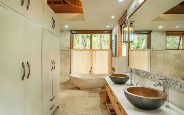 Private Pool Villa in ubud with Jungle View